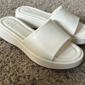 SANDALS BRAND NEW NEVER WORN